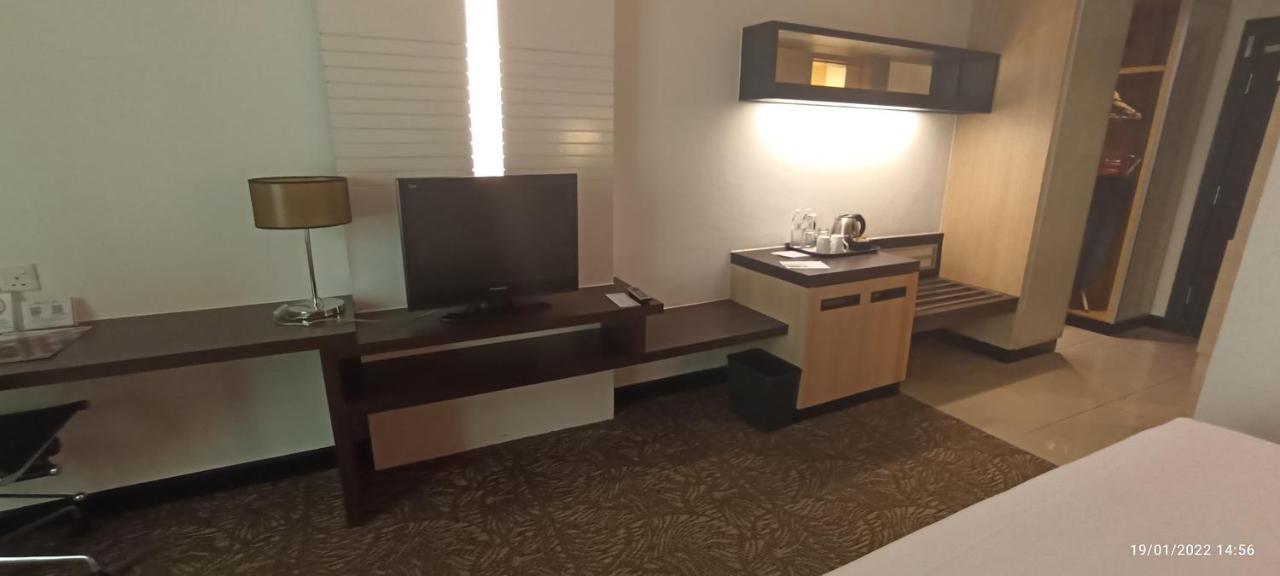 The Klagan Hotel Кота Кинабалу Екстериор снимка